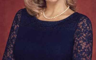 Even at 60, she still looks amazing.