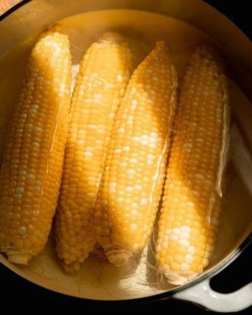 Ile czasu trzeba gotować kolbę kukurydzy, aby uzyskać idealną konsystencję?