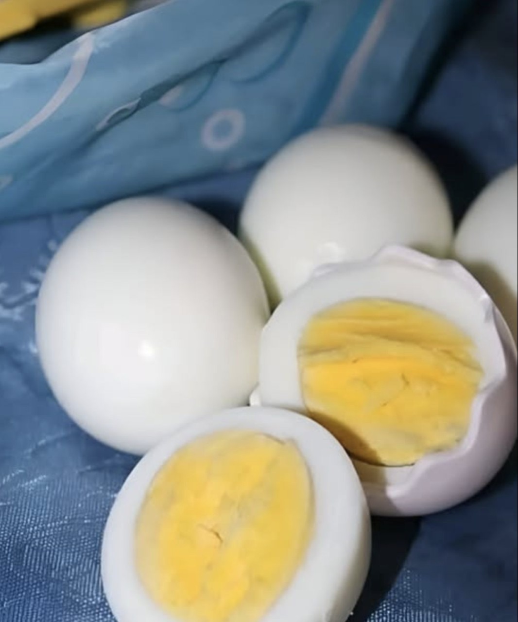 Lekarze ujawniają, że jedzenie jajek rano powoduje…