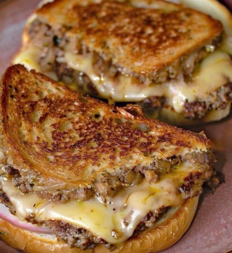 Patty Melts z tajnym sosem: klasyka obiadowa, którą możesz przygotować w domu