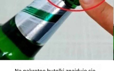 Na nakrętce butelki znajduje się mała, łatwa do znalezienia kropka: sztuczka, której potrzebowałeś